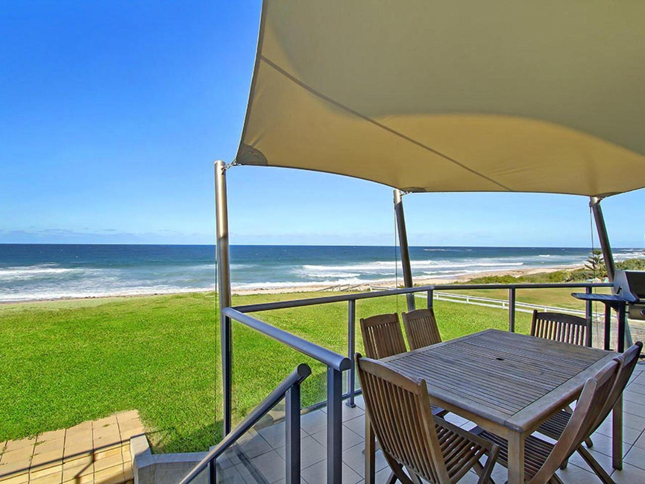 Beach Front Luxury Entrance Екстер'єр фото
