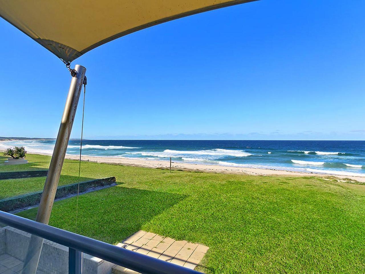 Beach Front Luxury Entrance Екстер'єр фото