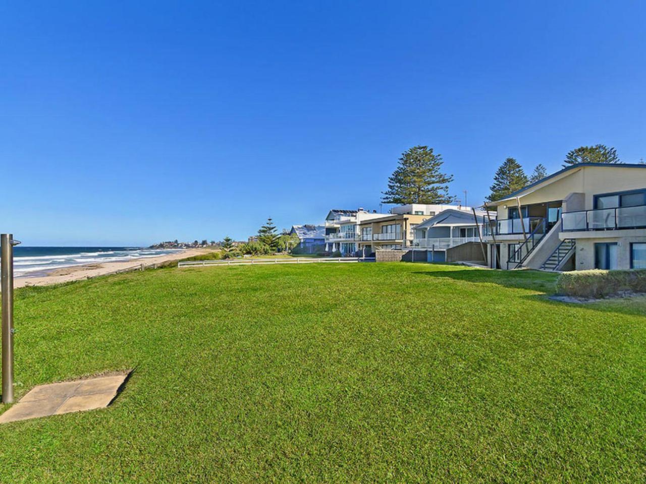 Beach Front Luxury Entrance Екстер'єр фото
